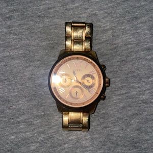 Guess women’s watch. Rose gold
